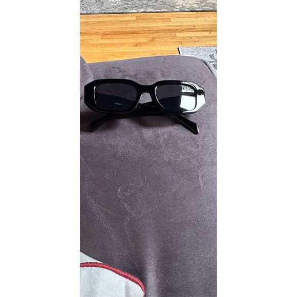 😎🔥PRADA  iconic classic sunglasses, sleek black design , And all one piece mak - Picture 10 of 15